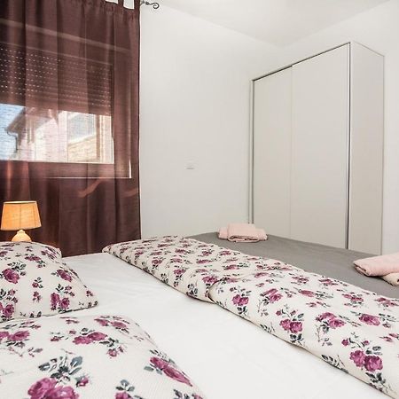 Apartments Krpan Vir Kültér fotó